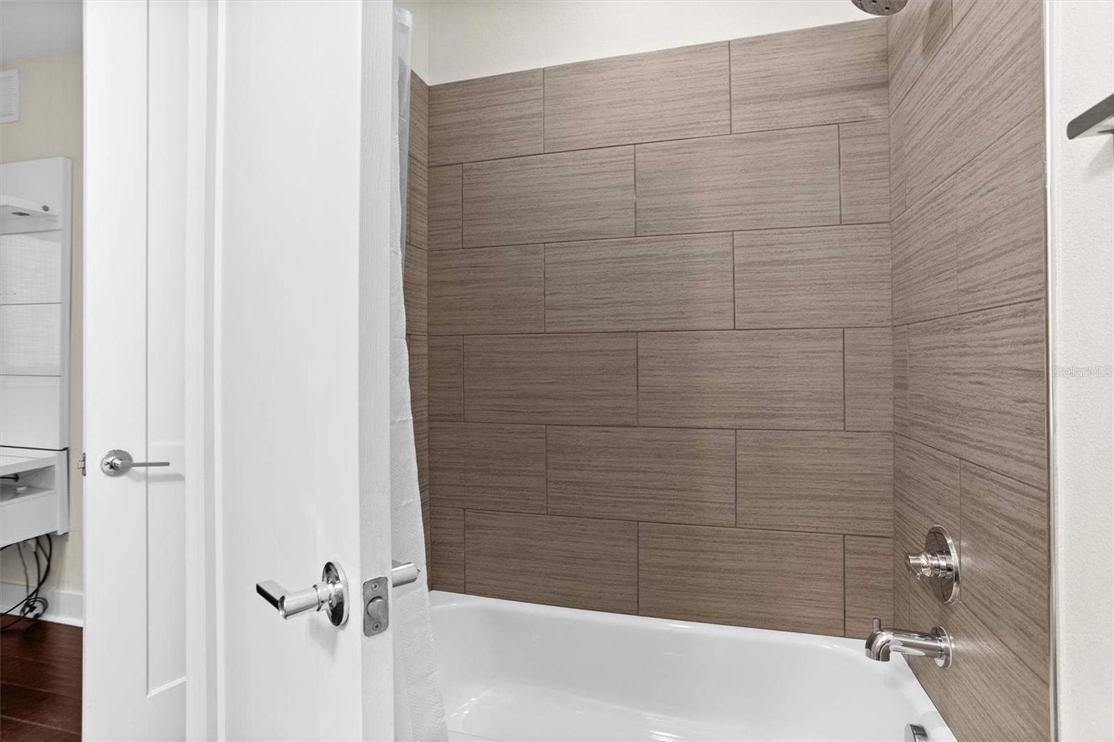 Image 21 of 56 For 818 2nd Avenue N