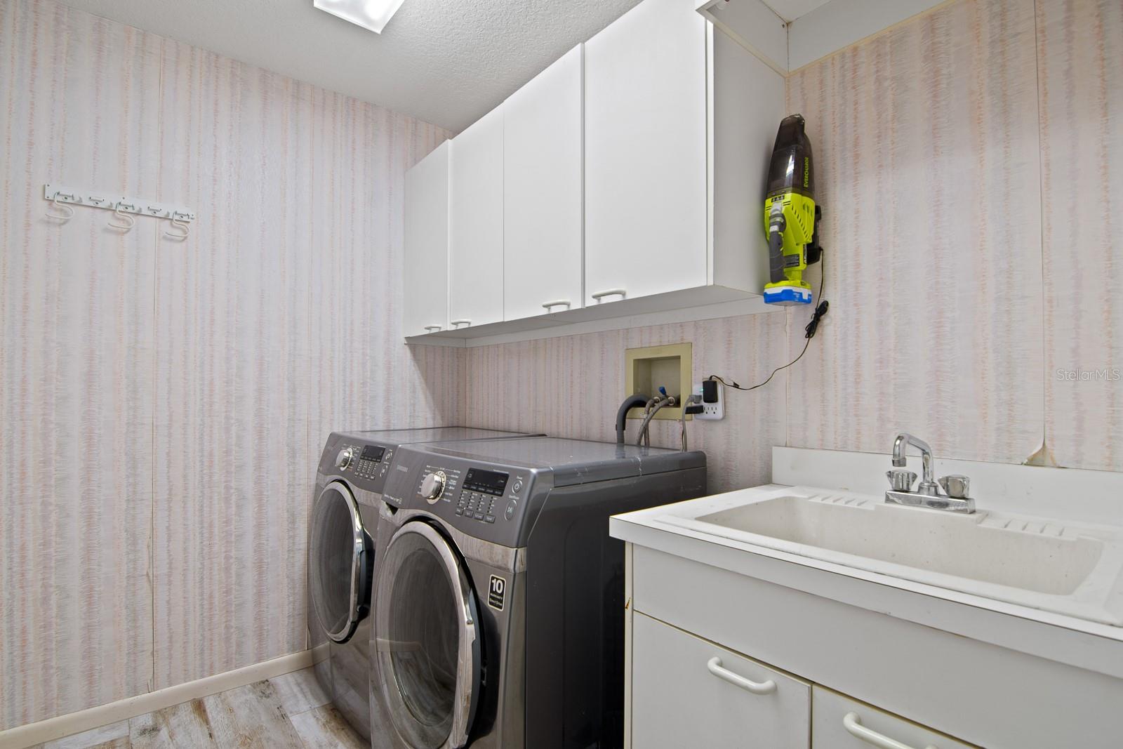 Image 33 of 57 For 3046 Homestead Oaks Drive