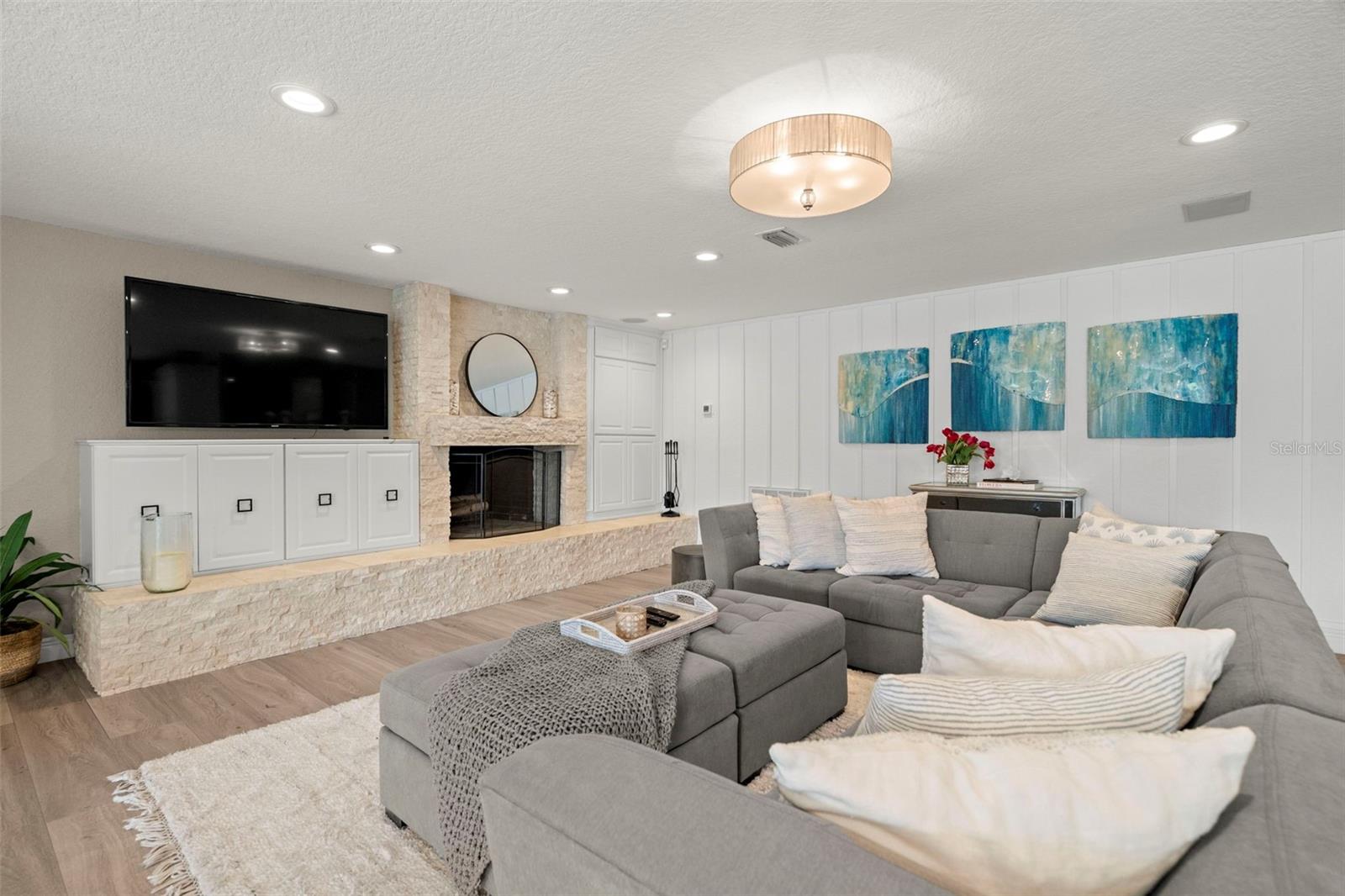 Listing photo id 8 for 2956 Meadow Hill Drive