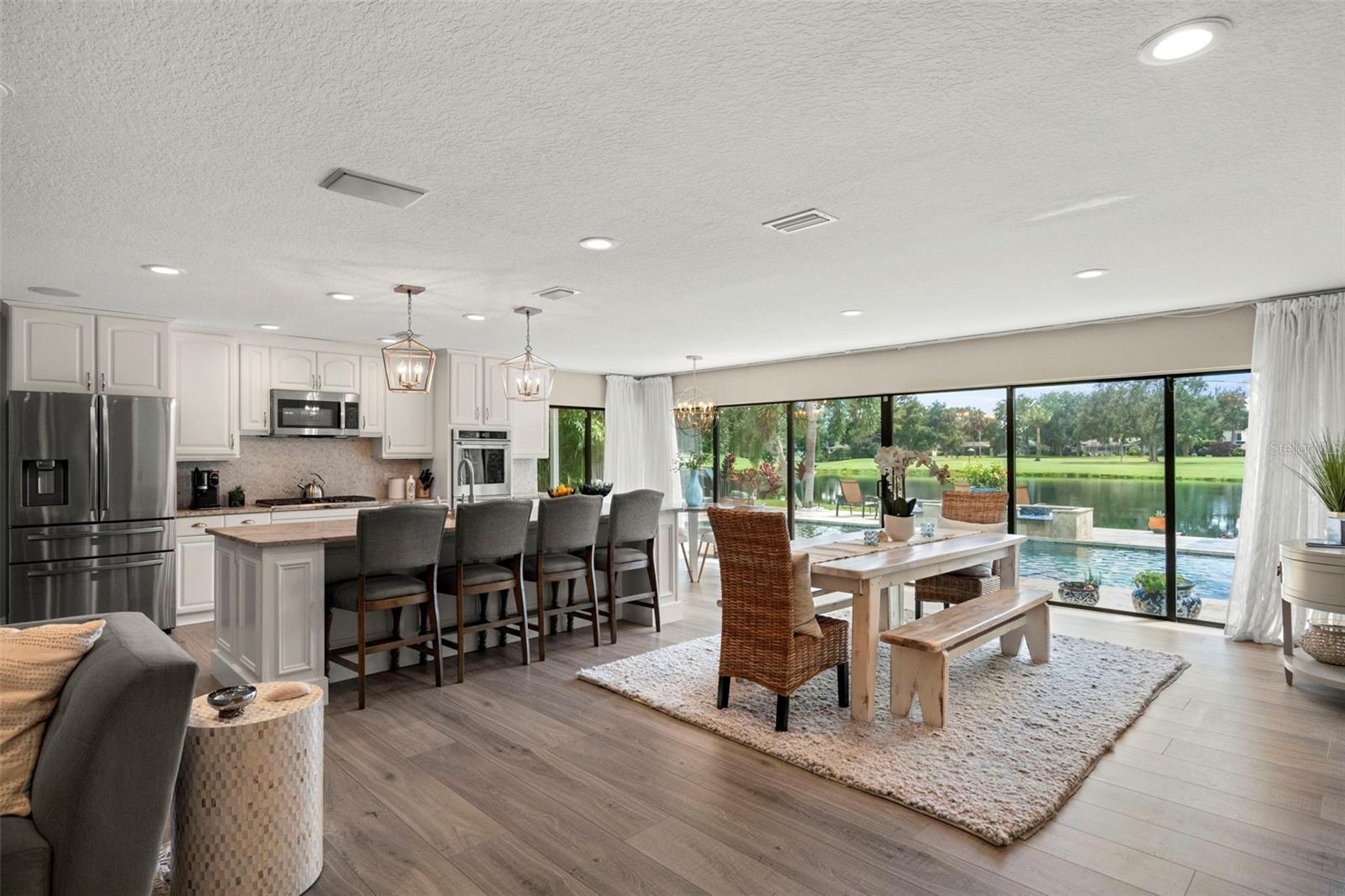 Listing photo id 9 for 2956 Meadow Hill Drive