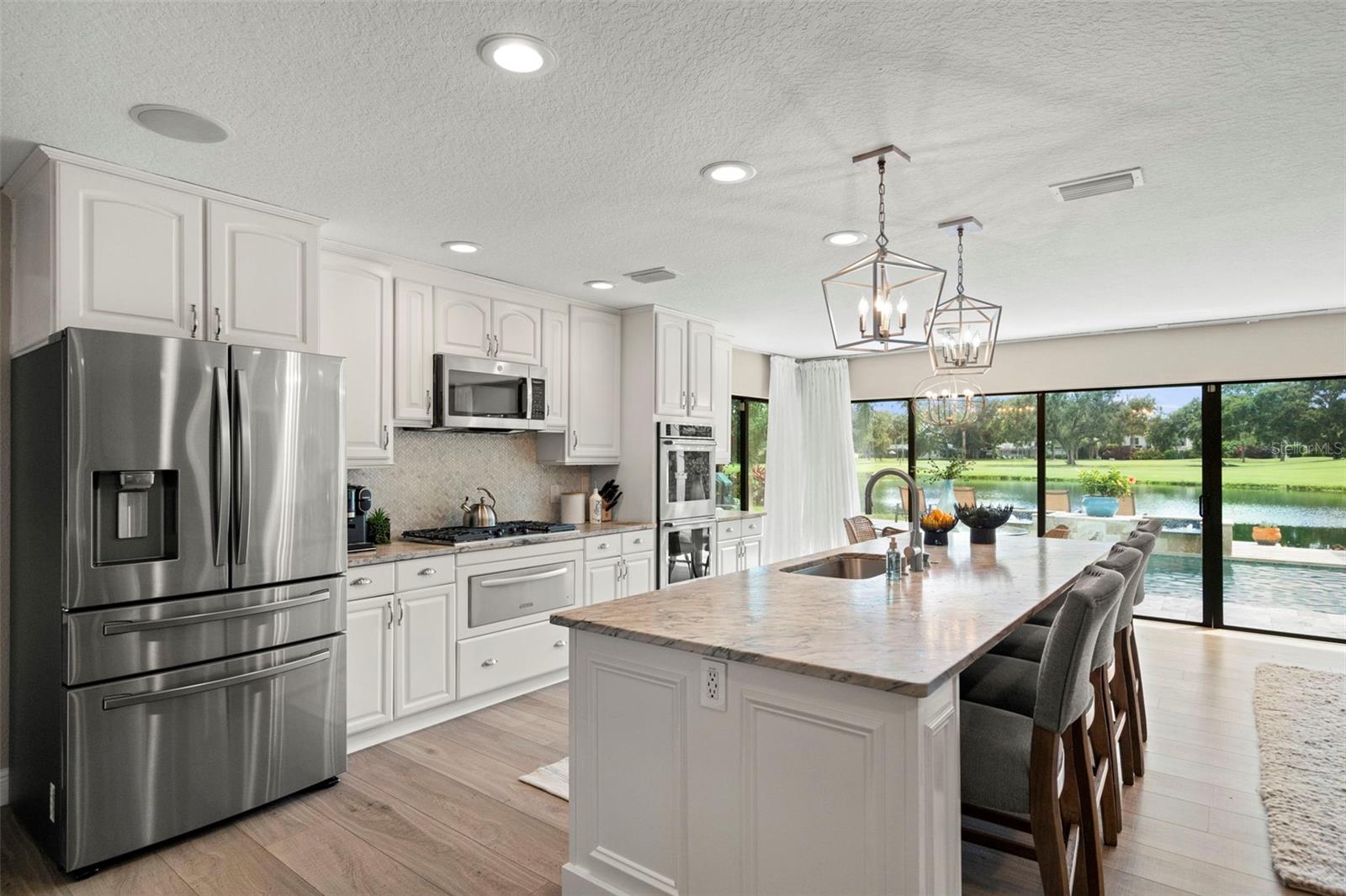 Listing photo id 10 for 2956 Meadow Hill Drive