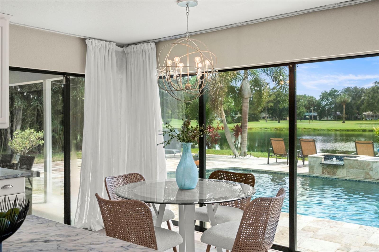 Listing photo id 12 for 2956 Meadow Hill Drive
