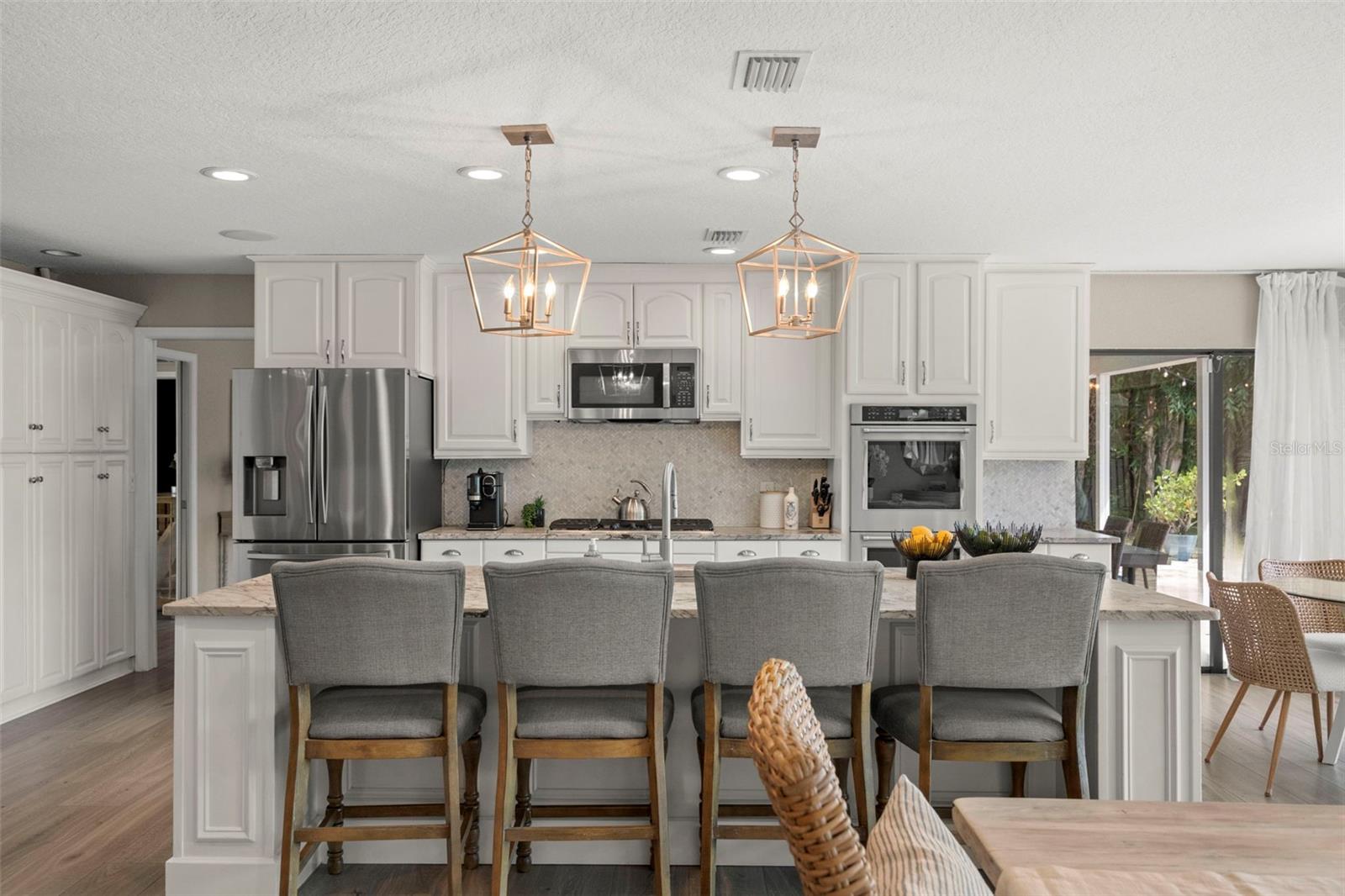 Listing photo id 13 for 2956 Meadow Hill Drive