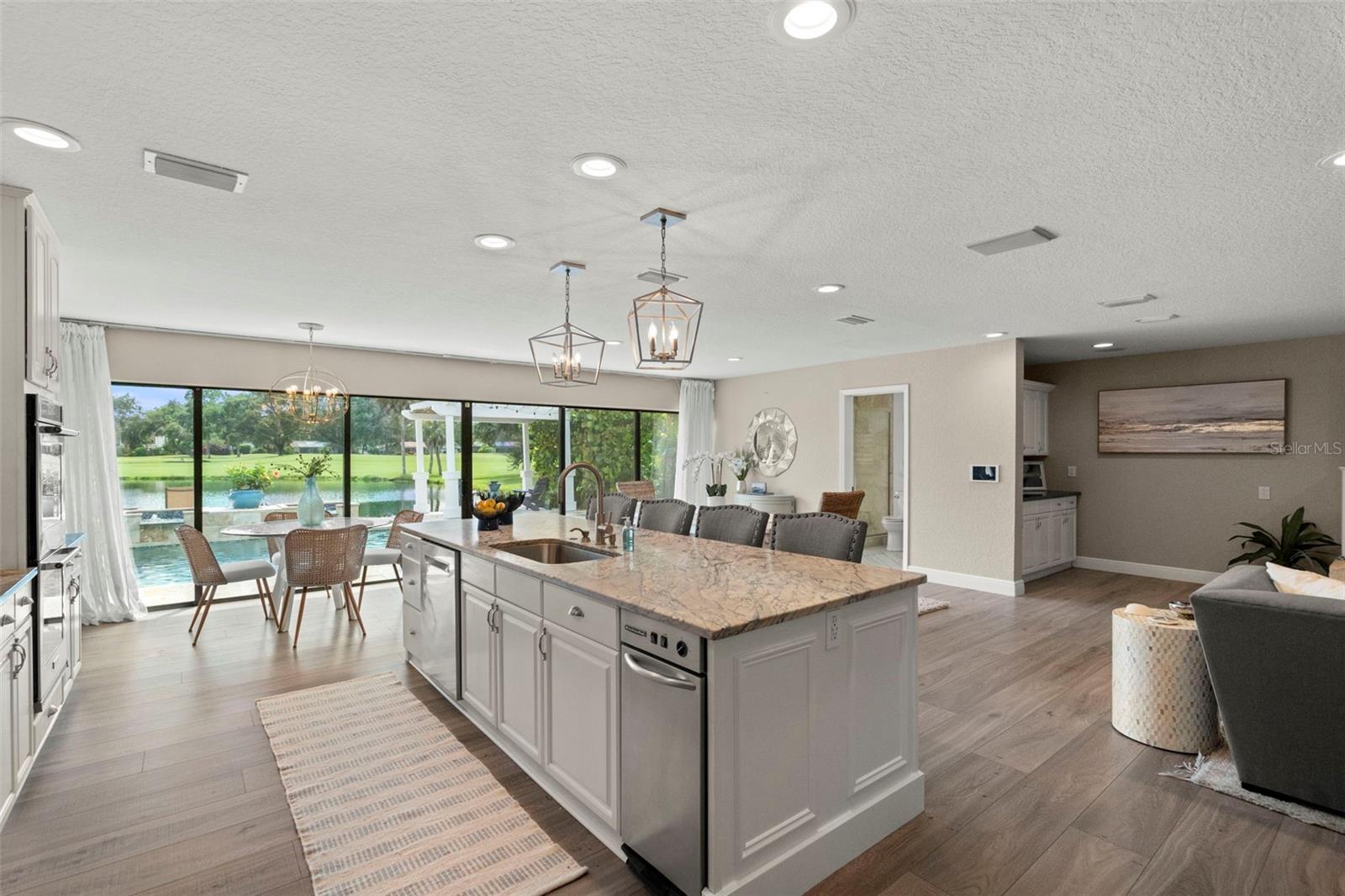 Listing photo id 14 for 2956 Meadow Hill Drive