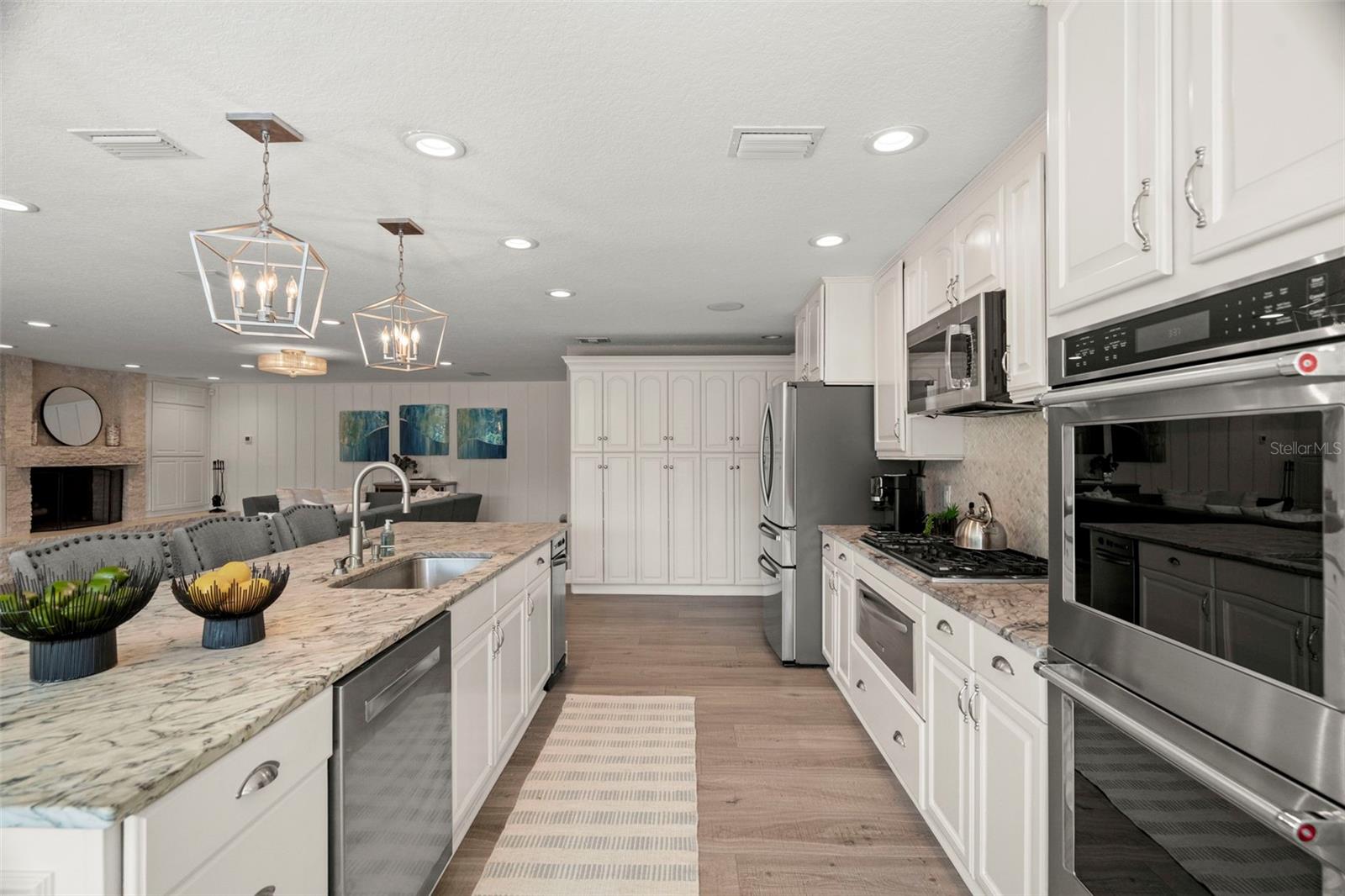 Listing photo id 16 for 2956 Meadow Hill Drive
