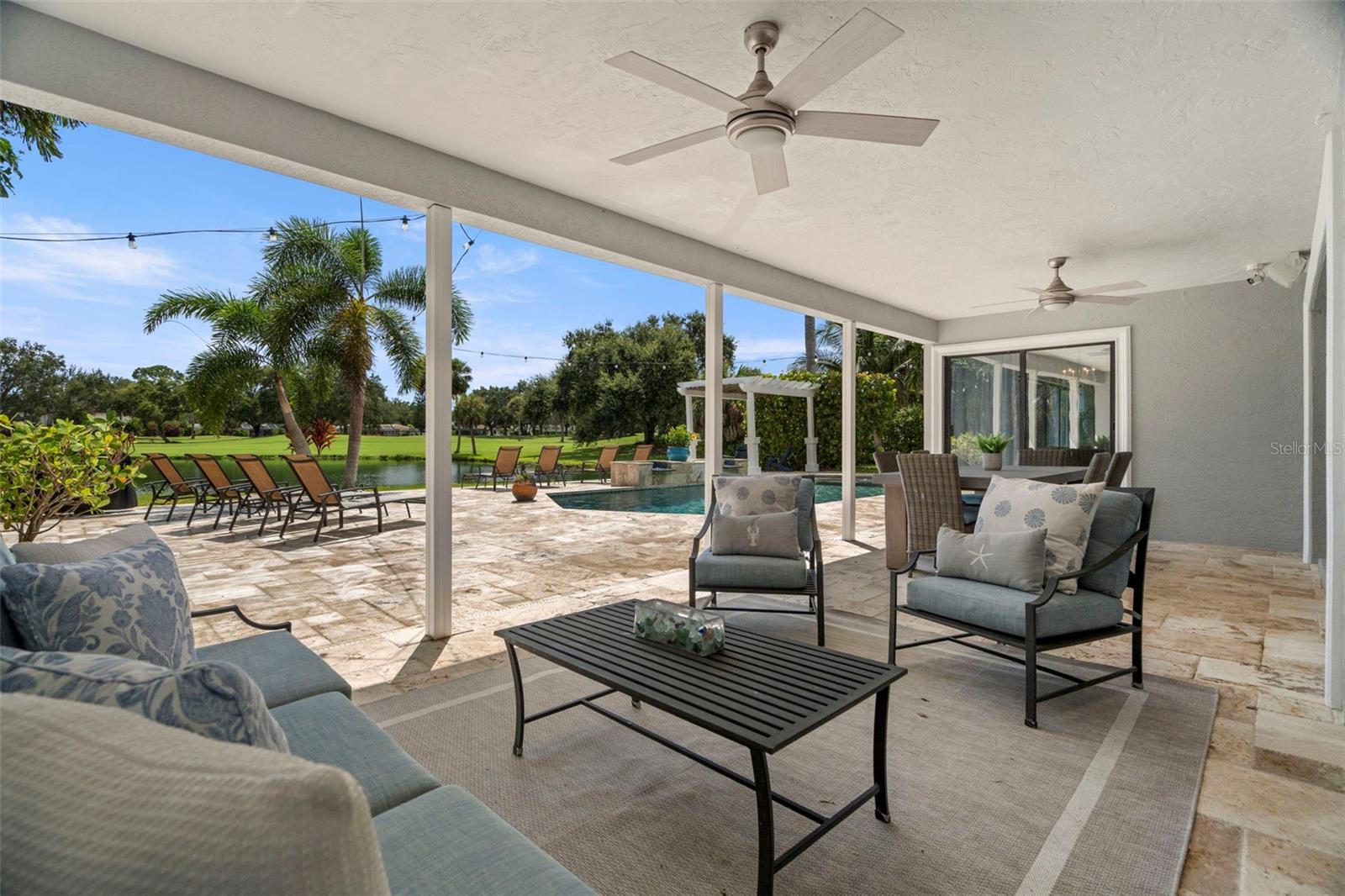 Listing photo id 21 for 2956 Meadow Hill Drive
