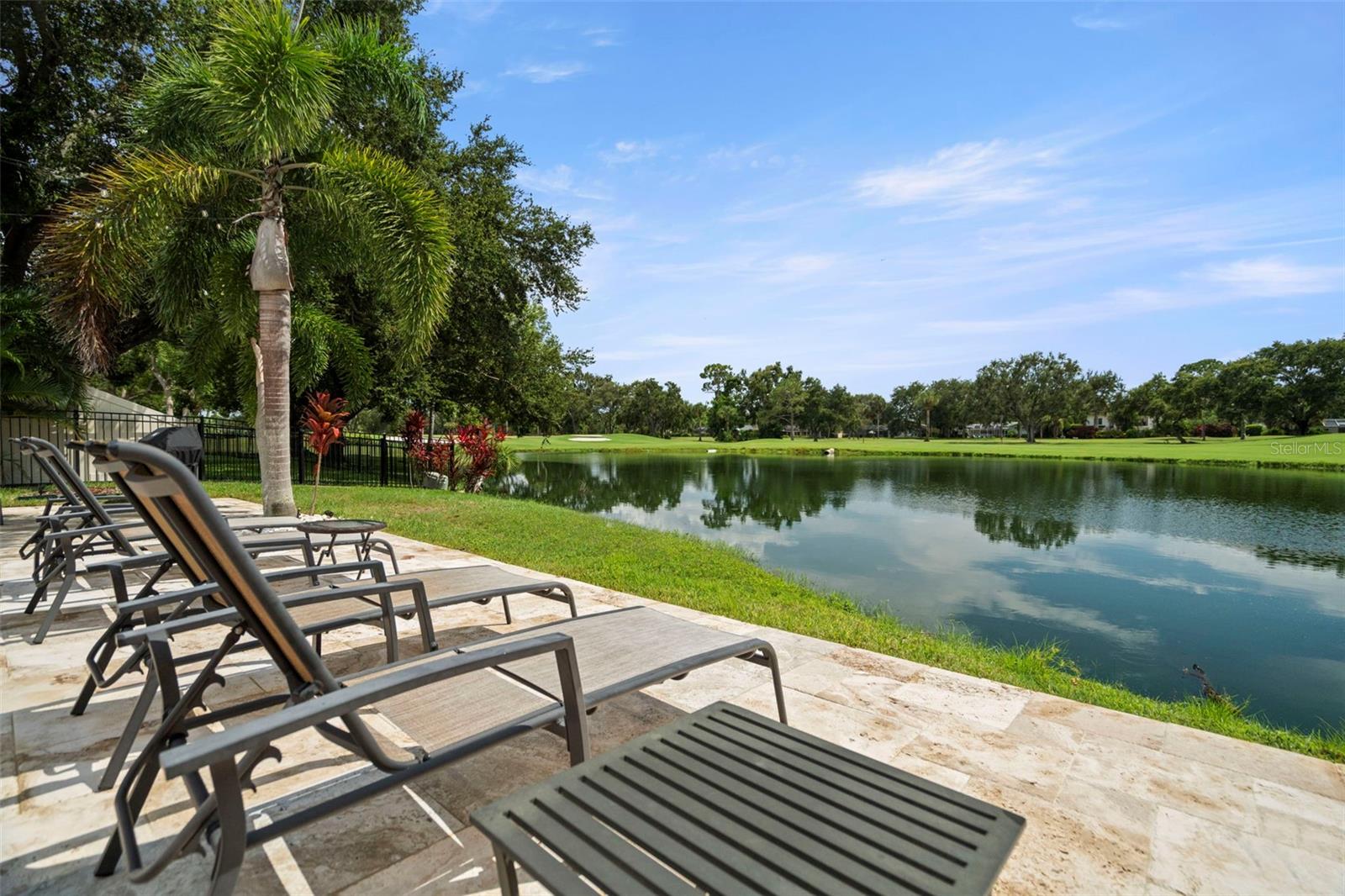 Listing photo id 24 for 2956 Meadow Hill Drive