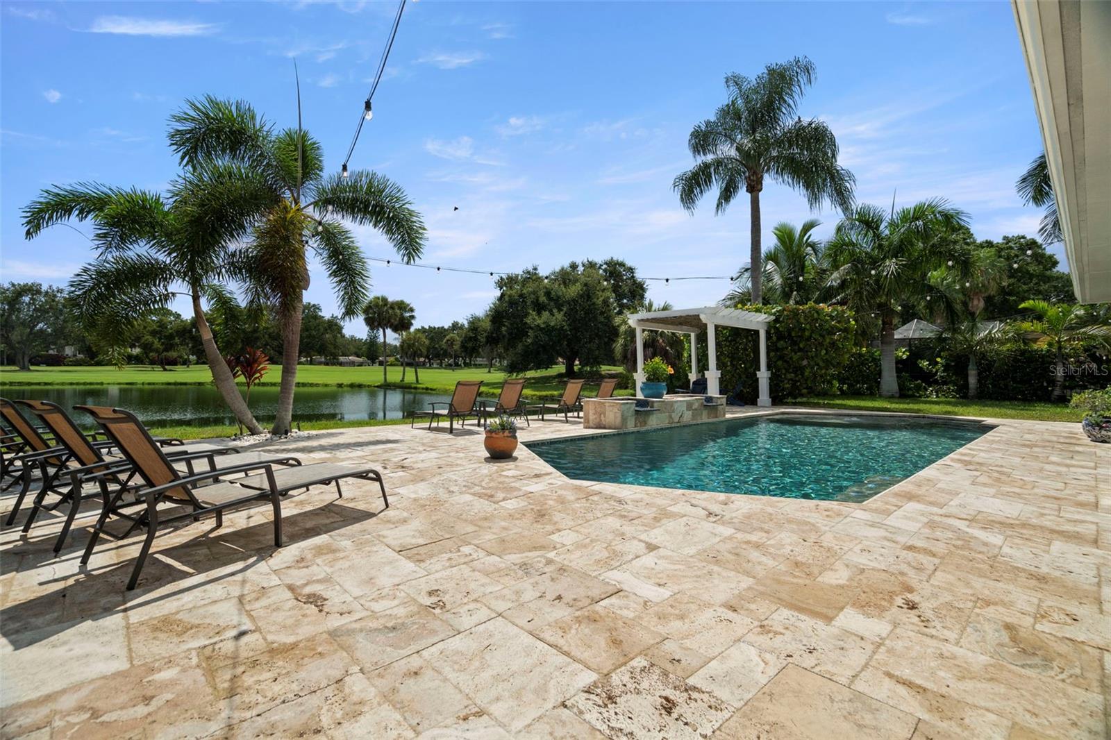 Listing photo id 27 for 2956 Meadow Hill Drive