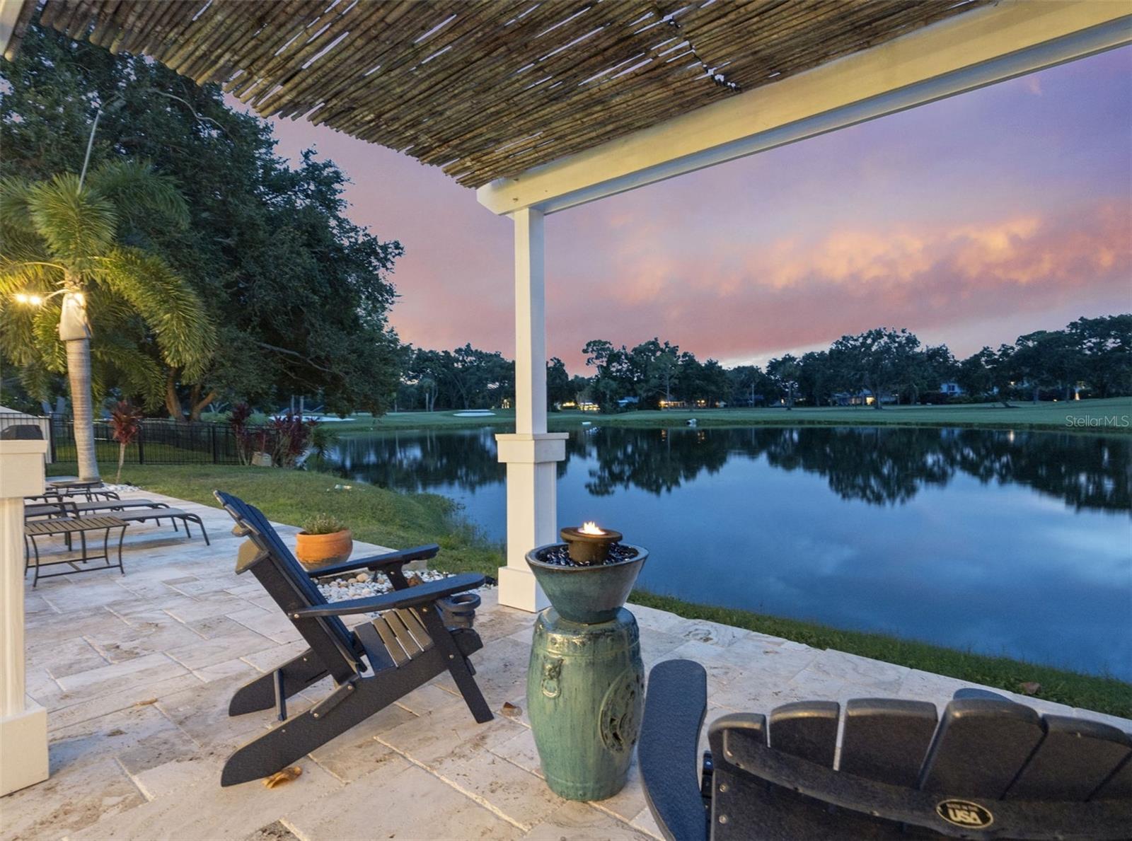 Listing photo id 1 for 2956 Meadow Hill Drive