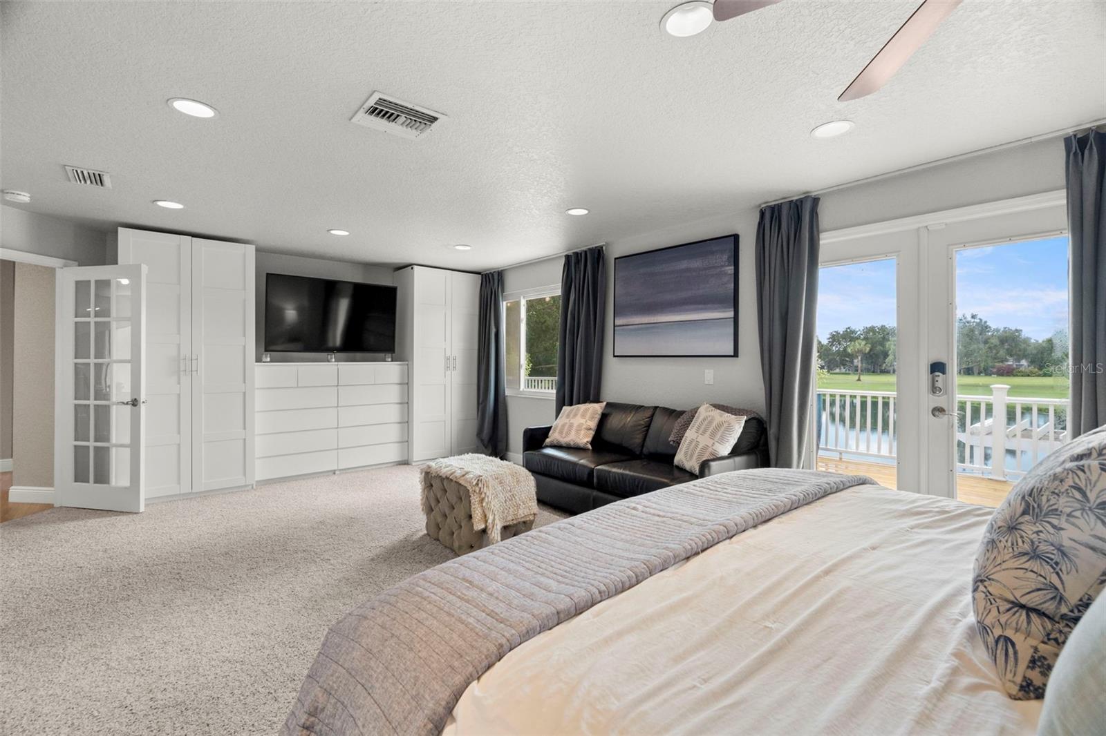 Listing photo id 30 for 2956 Meadow Hill Drive