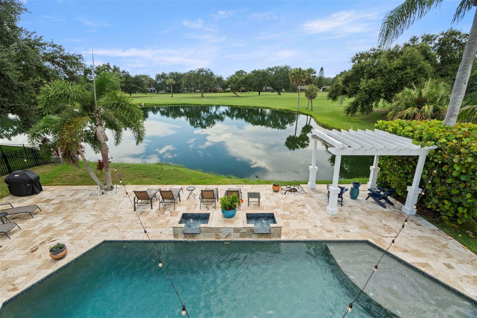 Listing photo id 32 for 2956 Meadow Hill Drive