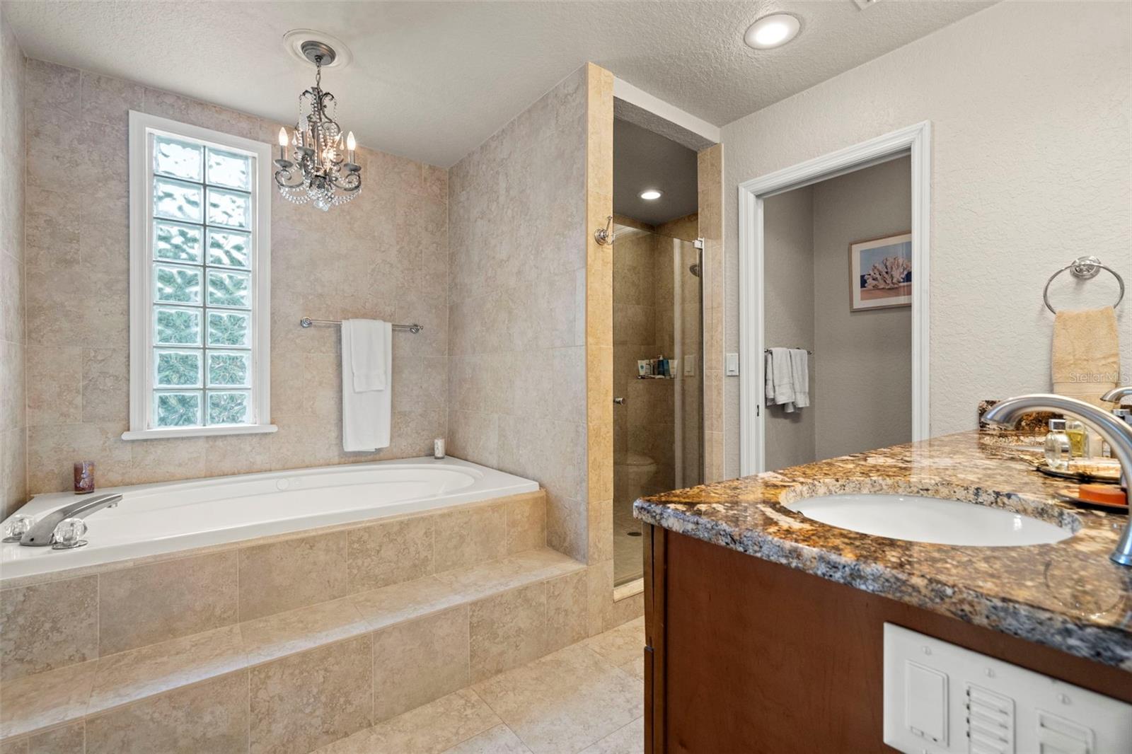 Listing photo id 34 for 2956 Meadow Hill Drive