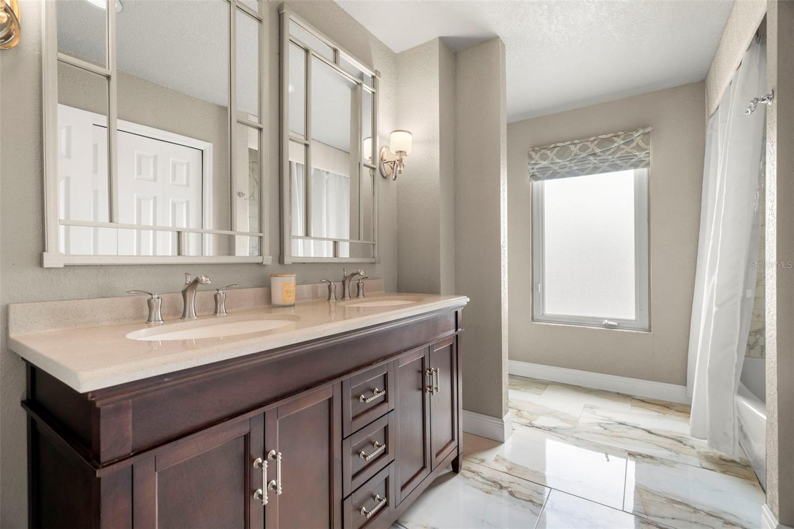 Listing photo id 39 for 2956 Meadow Hill Drive
