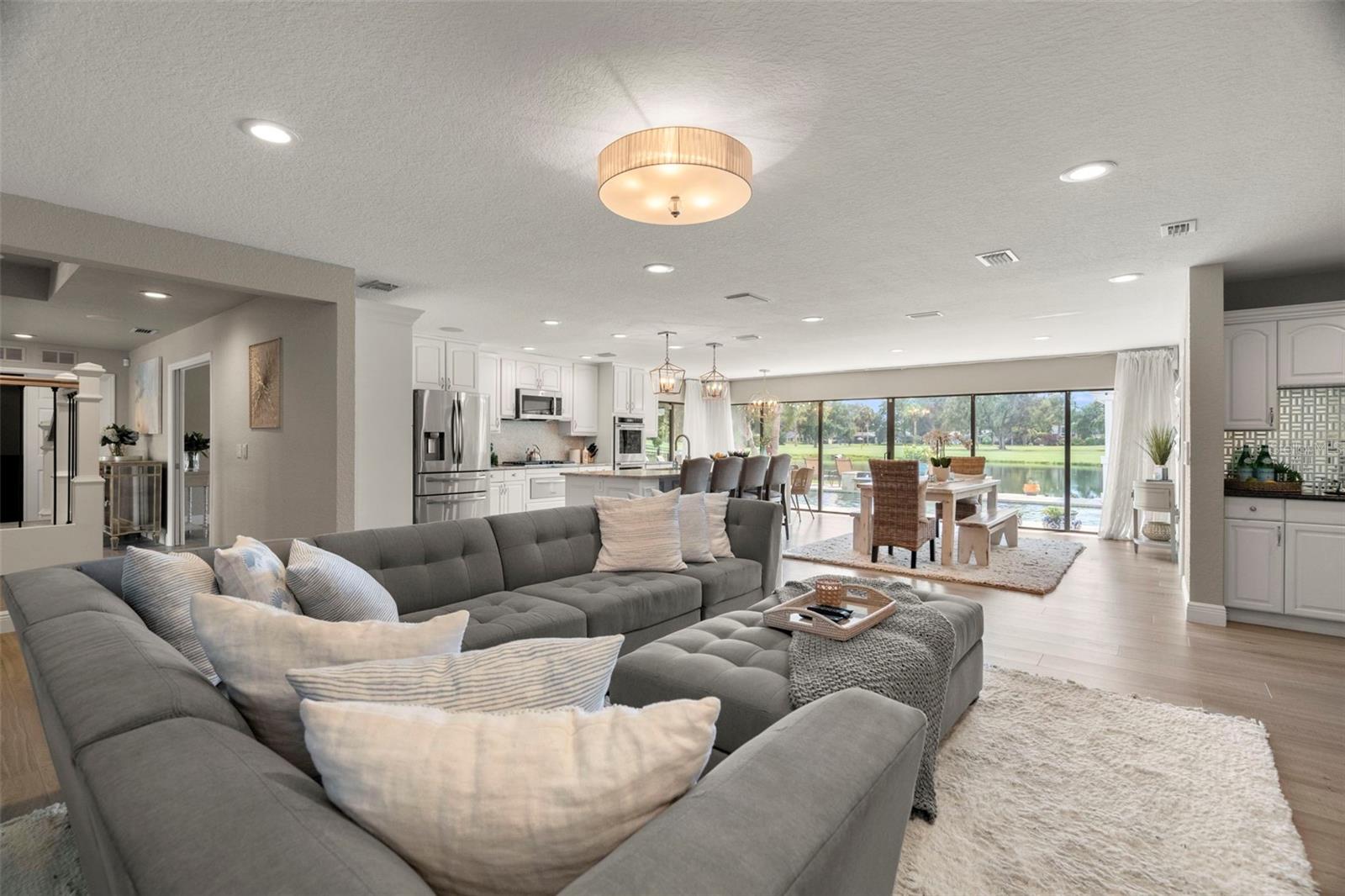 Listing photo id 5 for 2956 Meadow Hill Drive