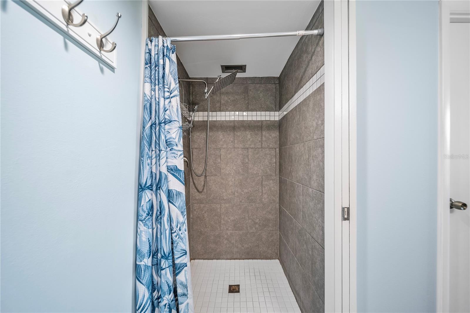 Image 24 of 43 For 2616 Cove Cay Drive 203