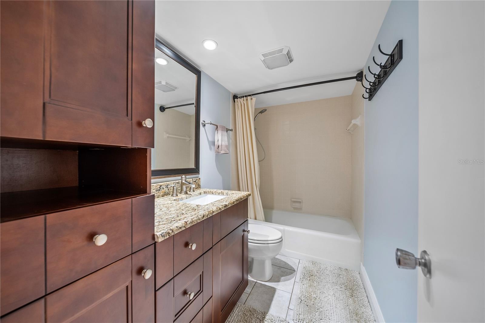 Image 29 of 43 For 2616 Cove Cay Drive 203