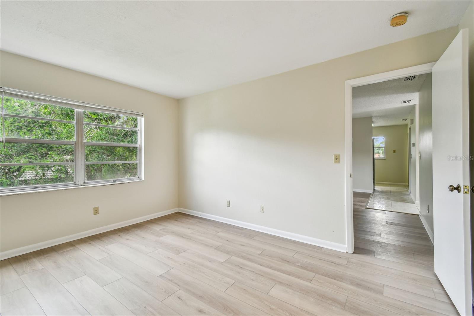 Image 10 of 22 For 476 Santa Cruz Place Ne G