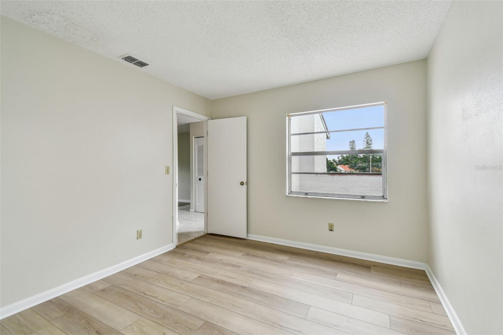 Image 15 of 22 For 476 Santa Cruz Place Ne G