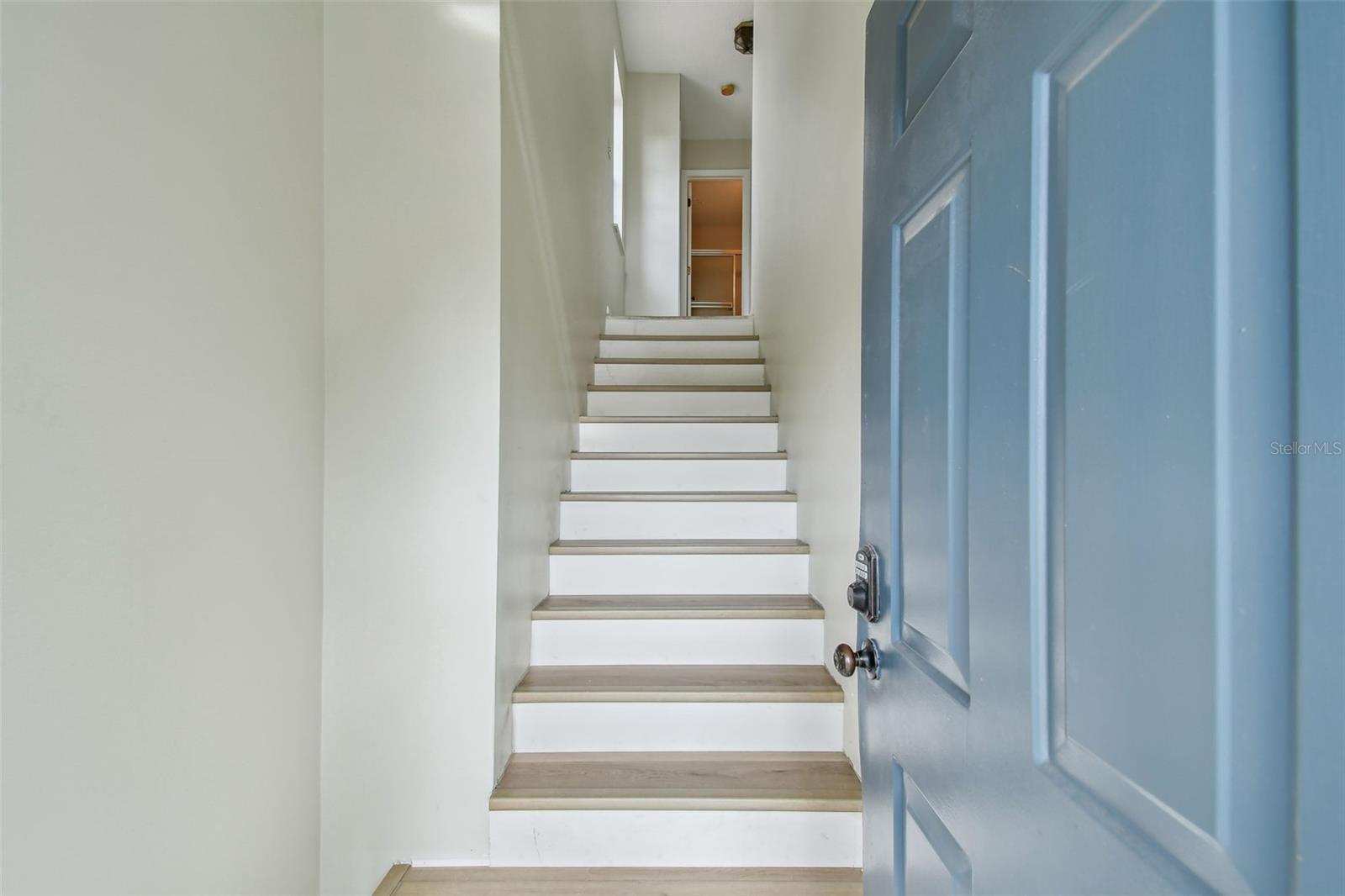 Image 3 of 22 For 476 Santa Cruz Place Ne G