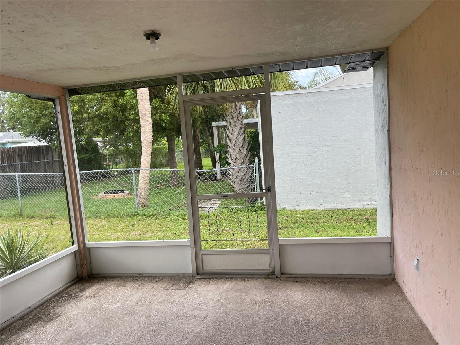 Listing photo id 25 for 3704 Haven Drive
