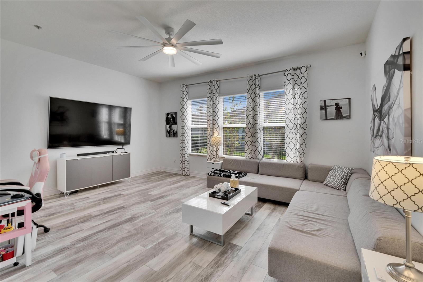 Image 19 of 88 For 6927 Crestpoint Drive