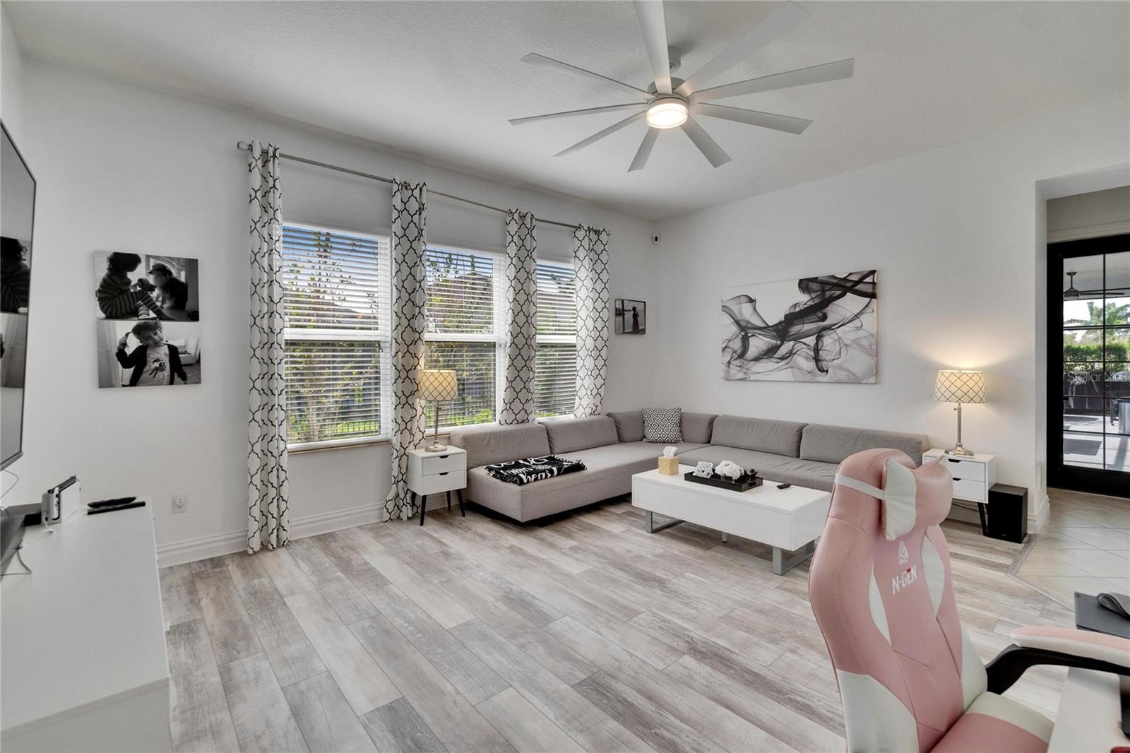 Image 20 of 88 For 6927 Crestpoint Drive