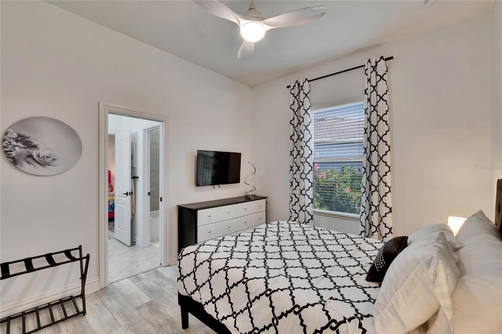 Image 38 of 88 For 6927 Crestpoint Drive