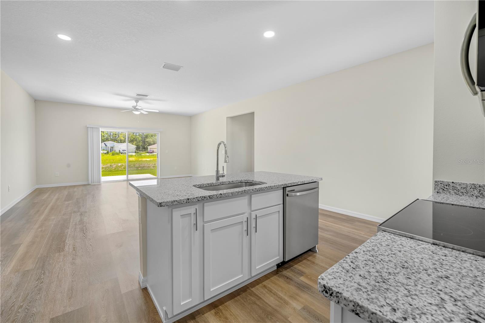 Listing photo id 8 for 9322 Seve Court