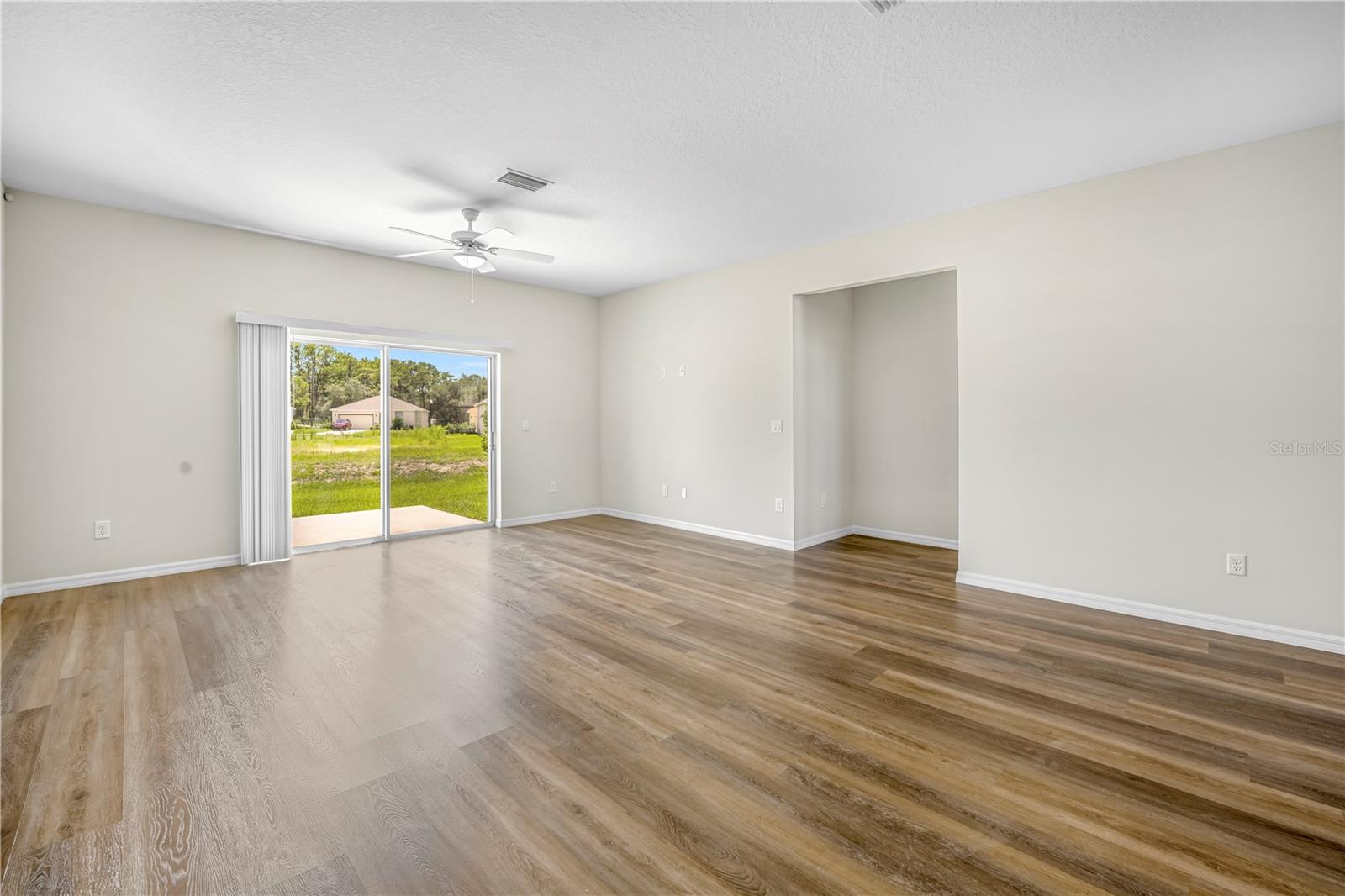 Listing photo id 9 for 9322 Seve Court