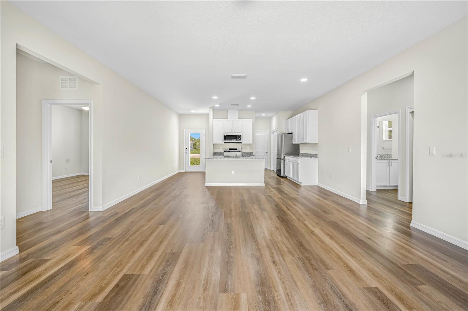 Listing photo id 11 for 9322 Seve Court