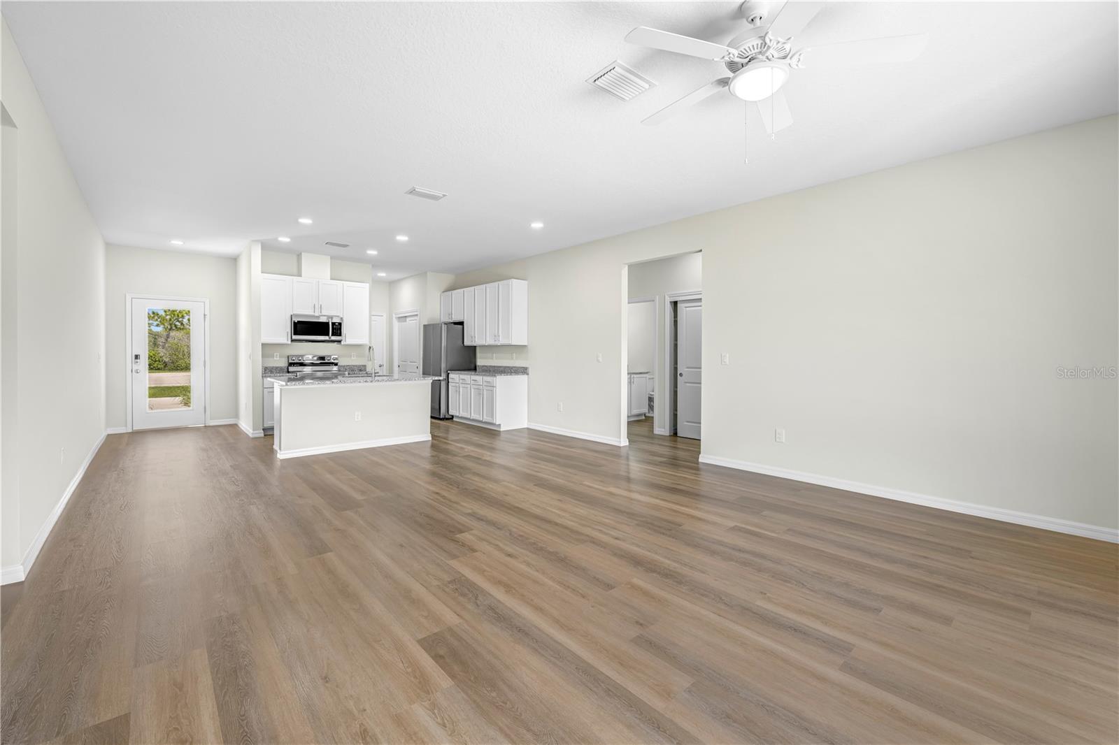 Listing photo id 12 for 9322 Seve Court