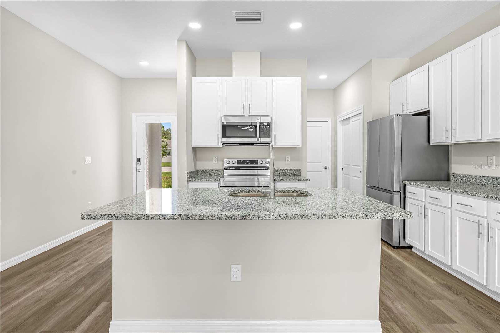 Listing photo id 13 for 9322 Seve Court