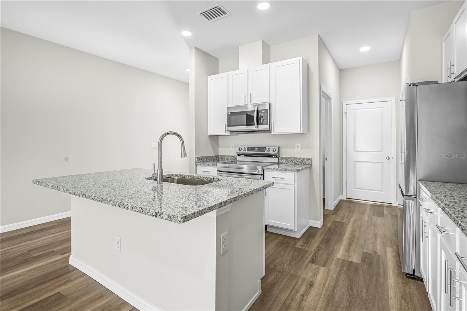 Listing photo id 14 for 9322 Seve Court