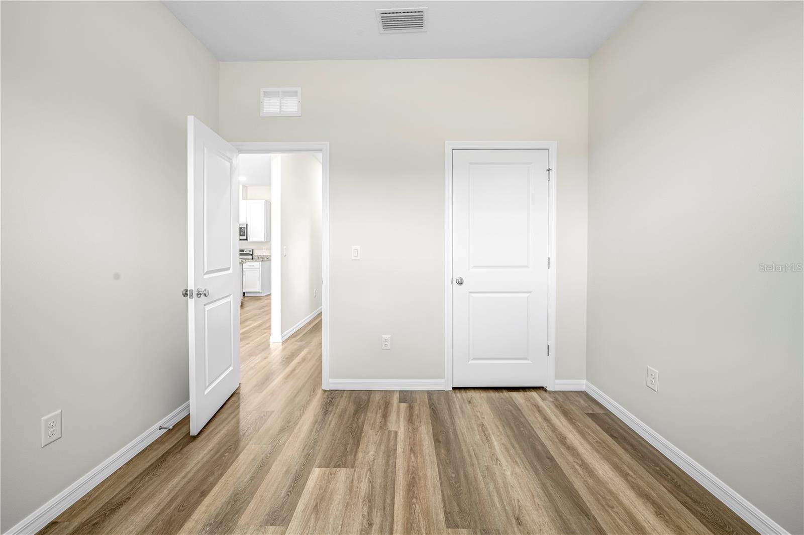 Listing photo id 23 for 9322 Seve Court
