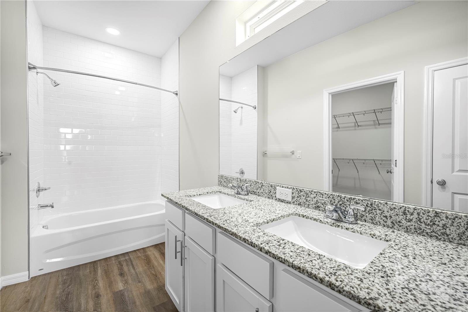 Listing photo id 35 for 9322 Seve Court