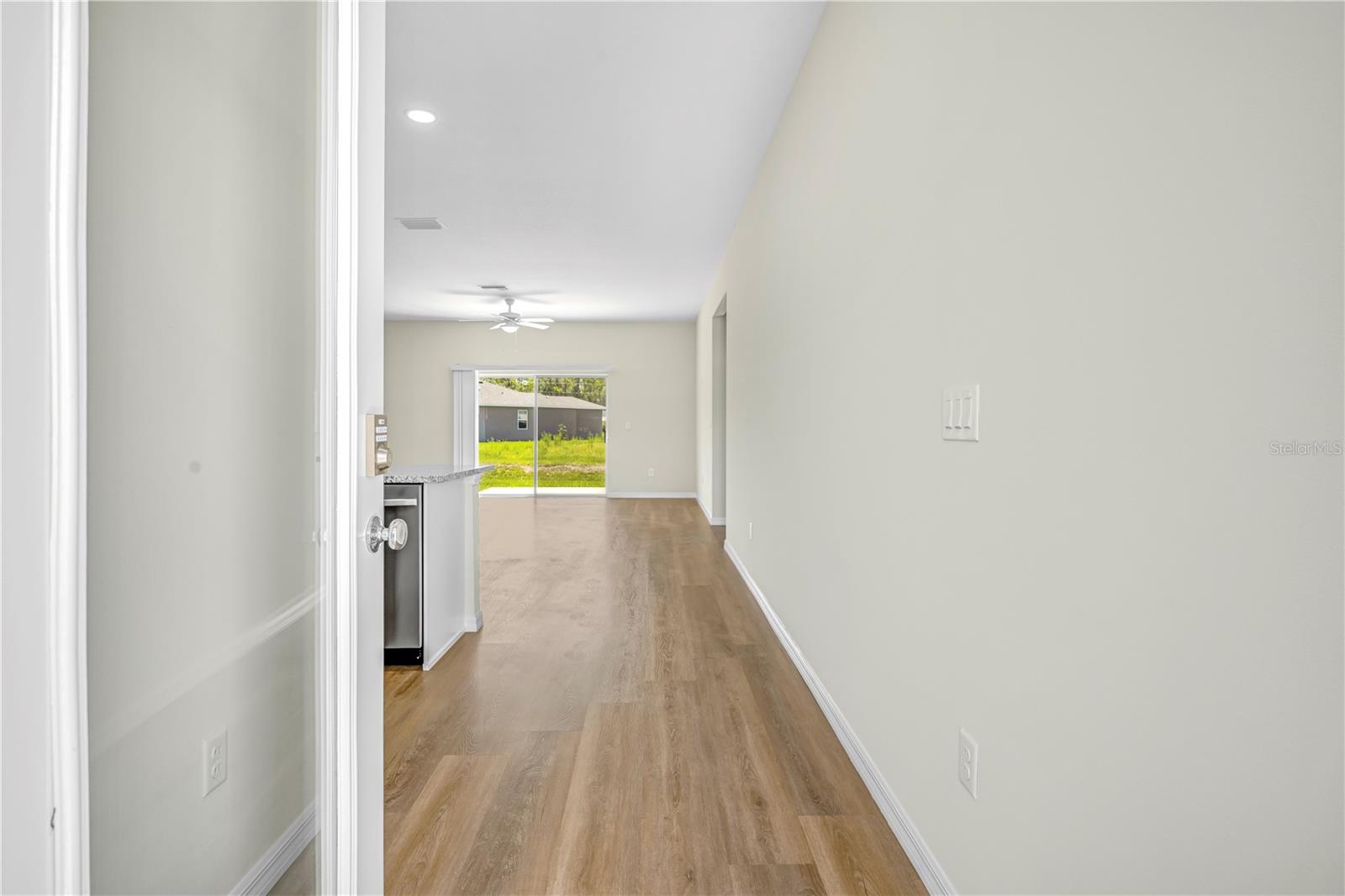 Listing photo id 4 for 9322 Seve Court