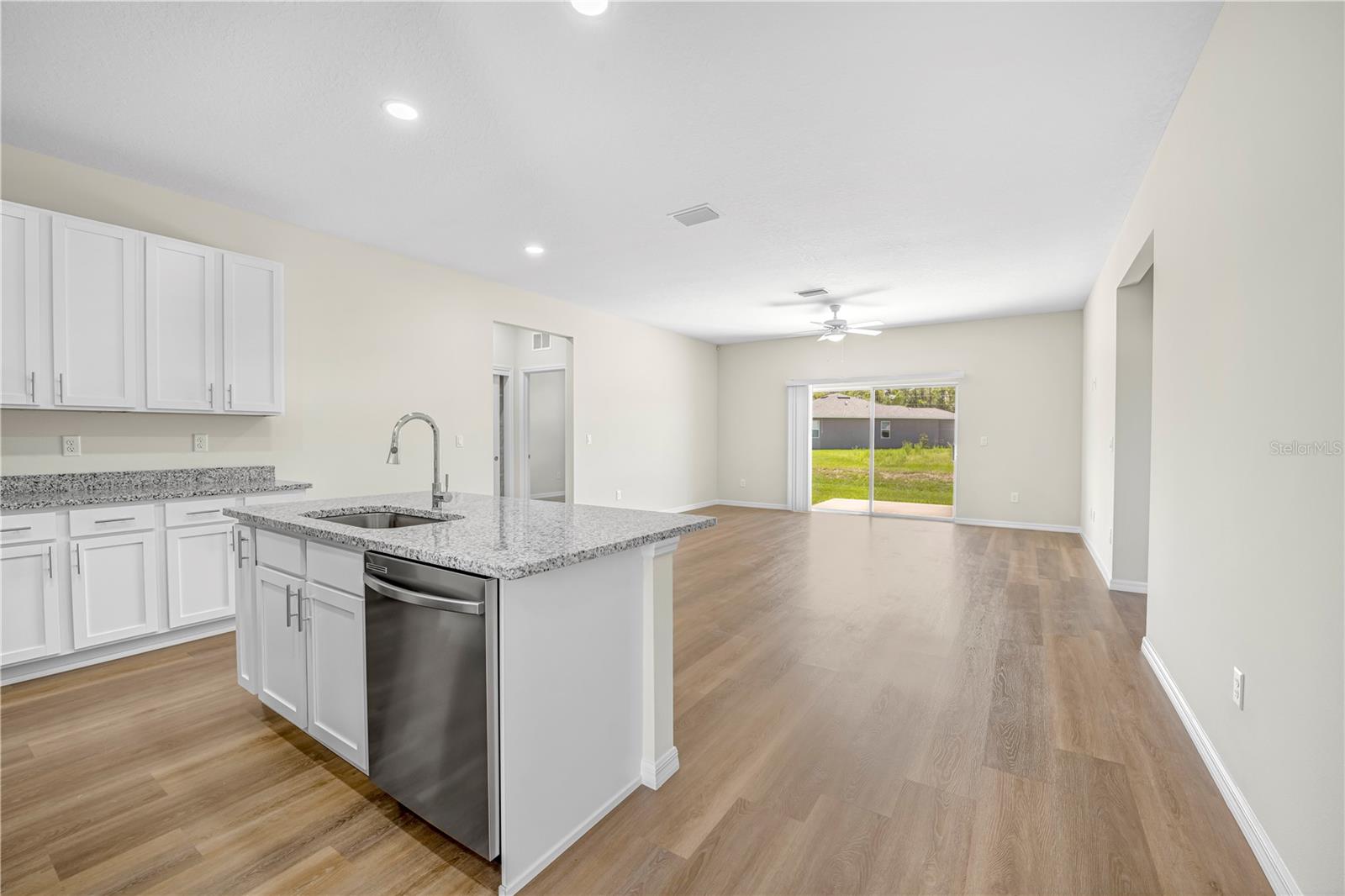Listing photo id 5 for 9322 Seve Court