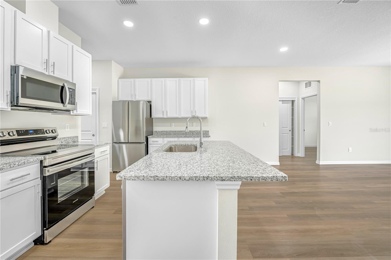 Listing photo id 6 for 9322 Seve Court