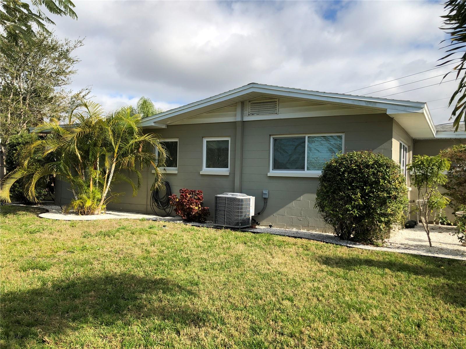 Image 4 of 29 For 1721 58th Street S