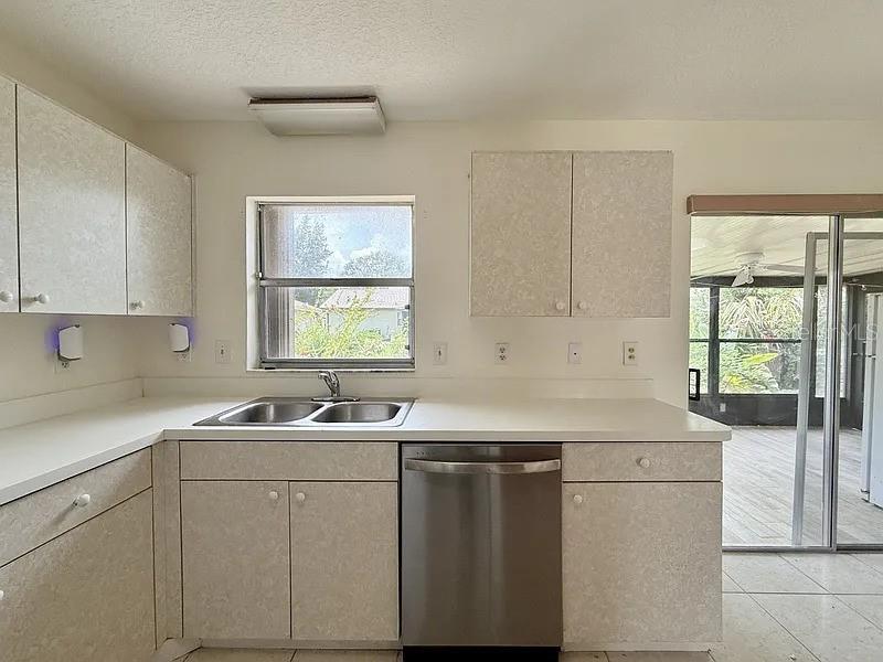 Image 3 of 33 For 716 Caribou Drive