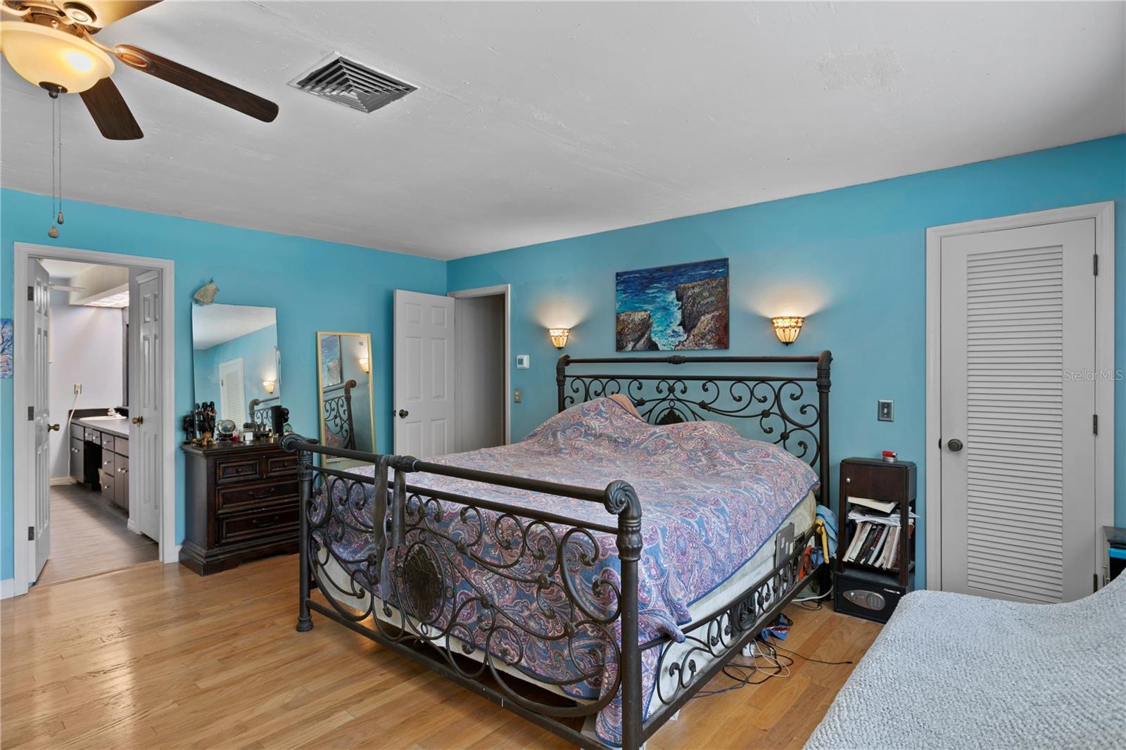 Image 14 of 59 For 716 Hickory Drive