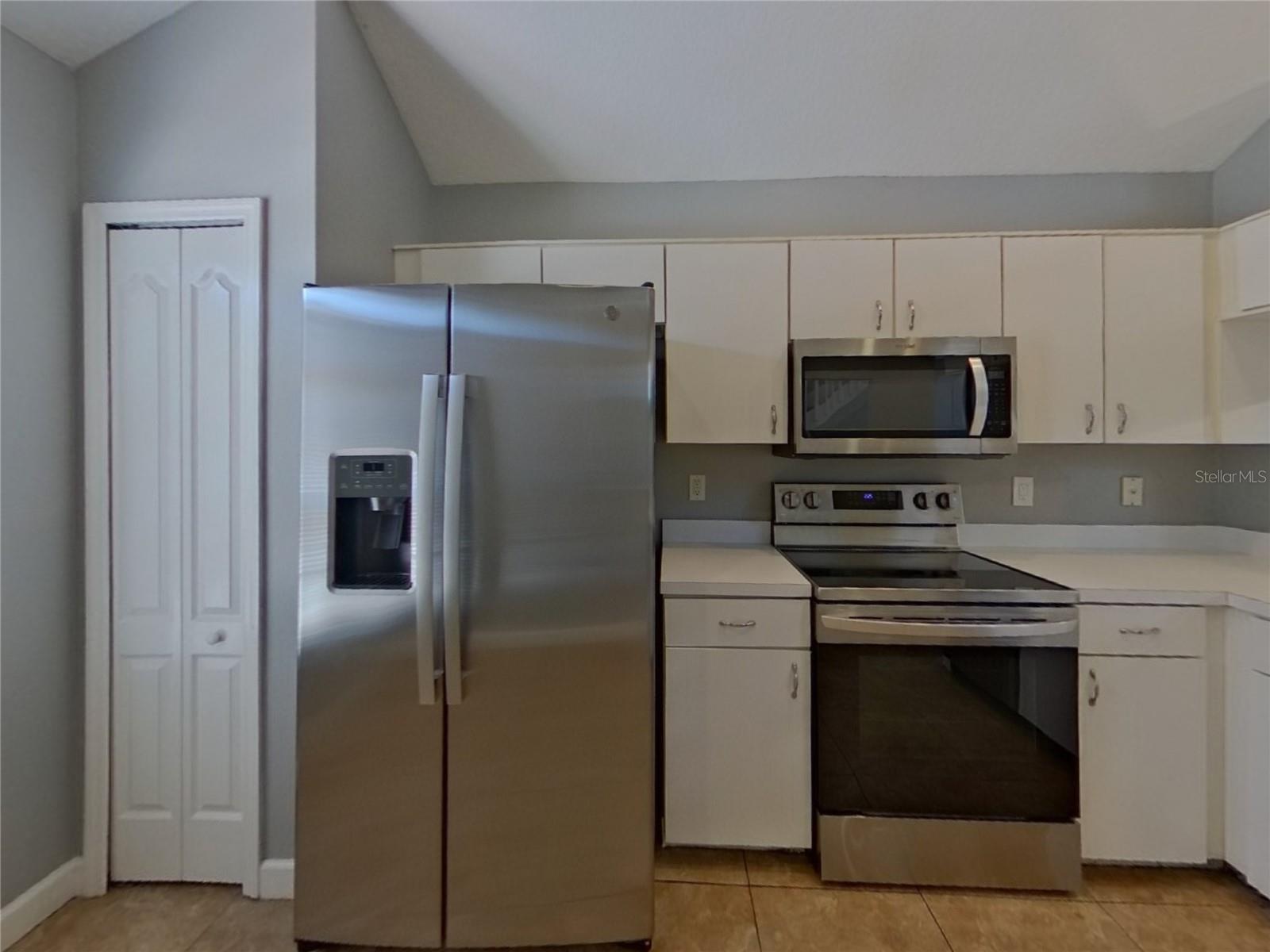 Image 5 of 22 For 3902 Bellewater Boulevard