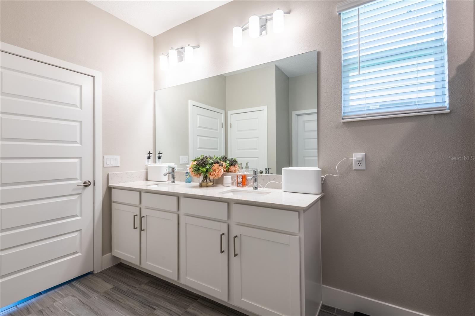 Image 17 of 36 For 9790 Coneflower Court