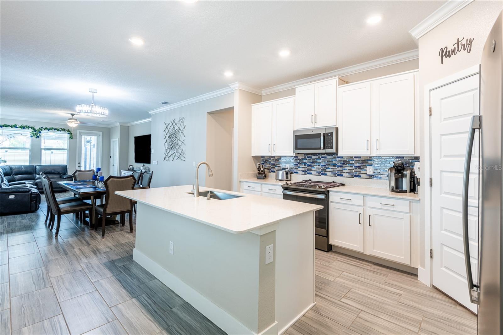 Image 3 of 36 For 9790 Coneflower Court