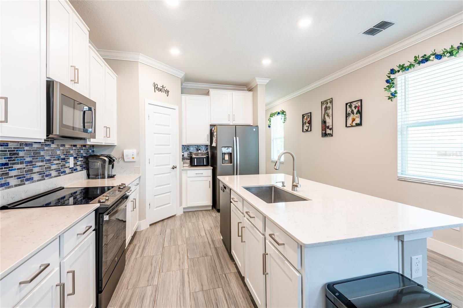 Image 5 of 36 For 9790 Coneflower Court