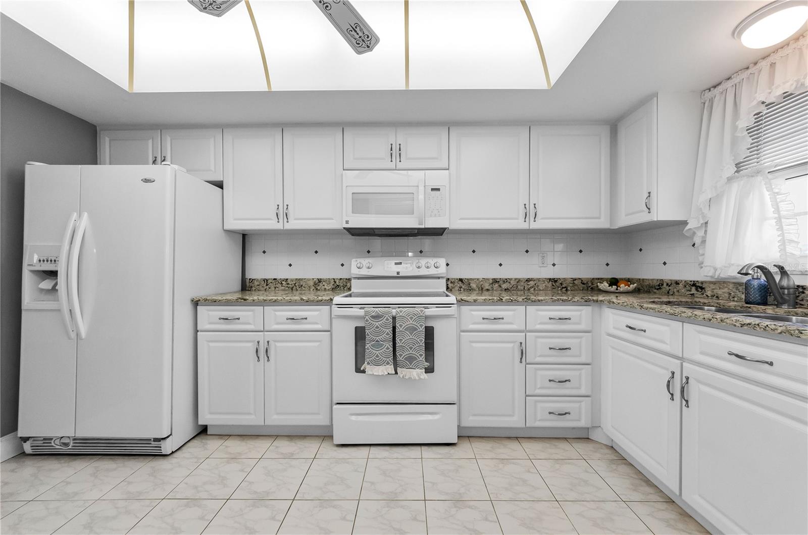 Image 2 of 23 For 131 Bluff View Drive 111