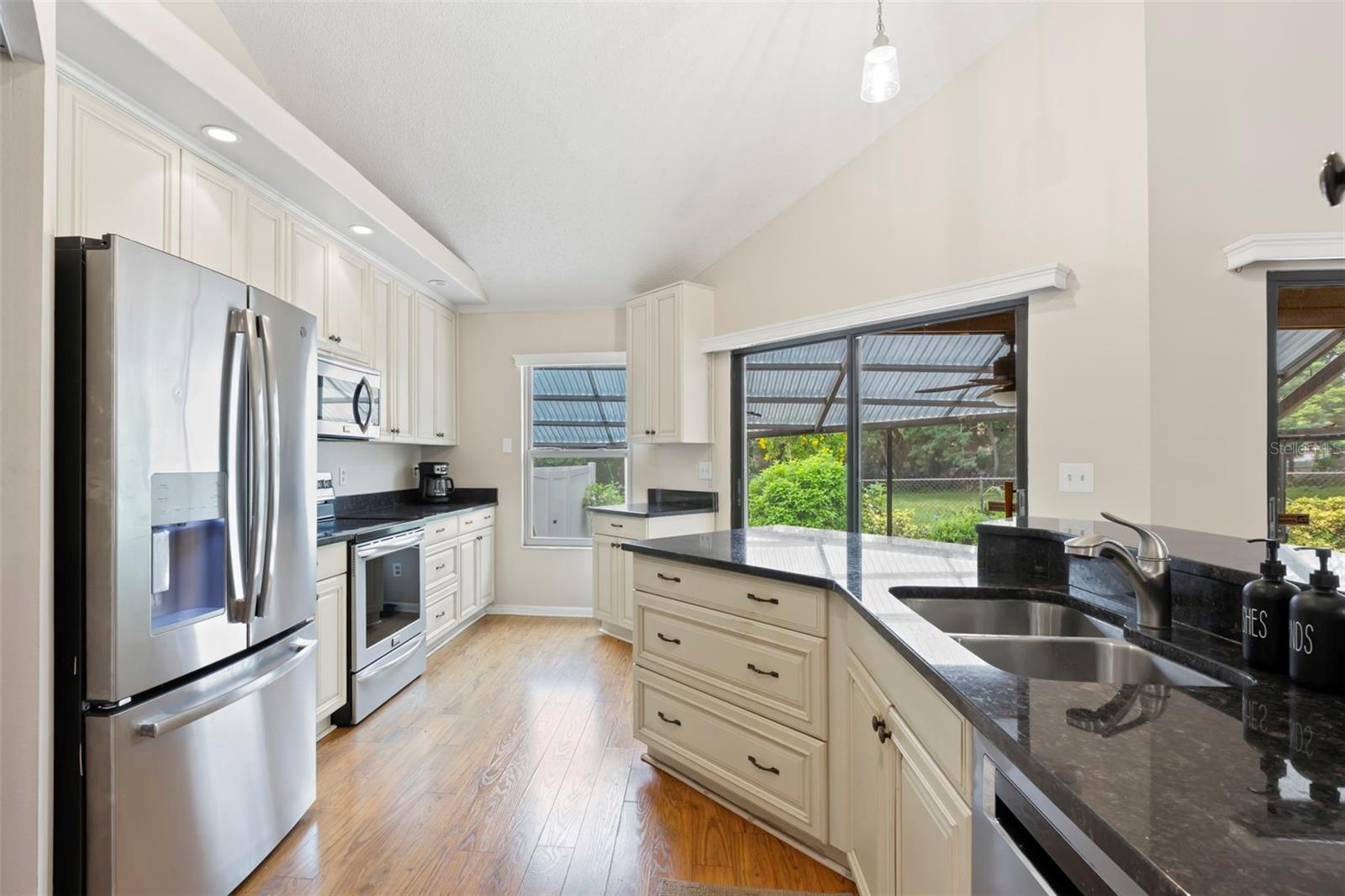 Image 16 of 74 For 1901 Bayshore Court