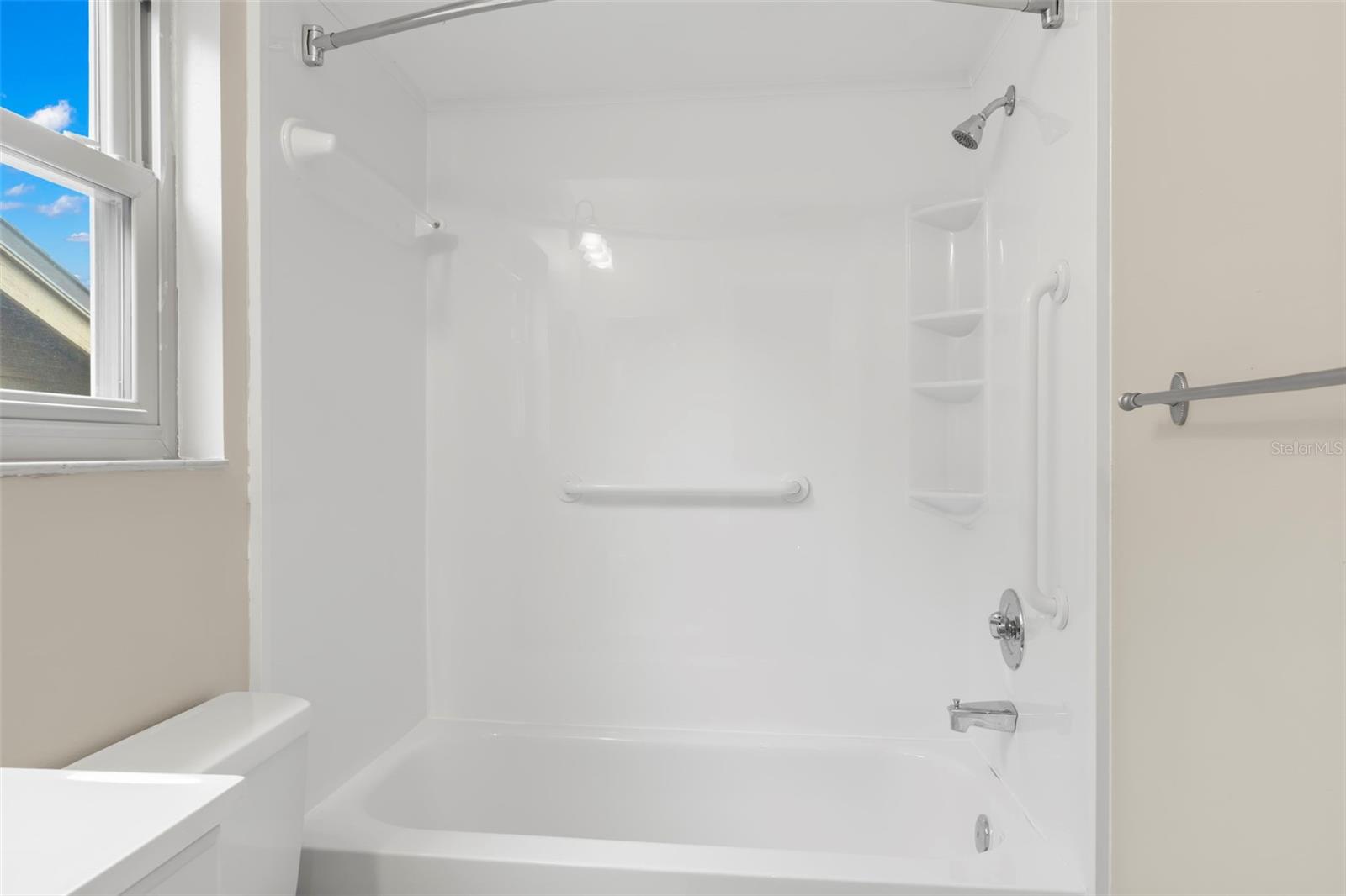 Image 33 of 74 For 1901 Bayshore Court