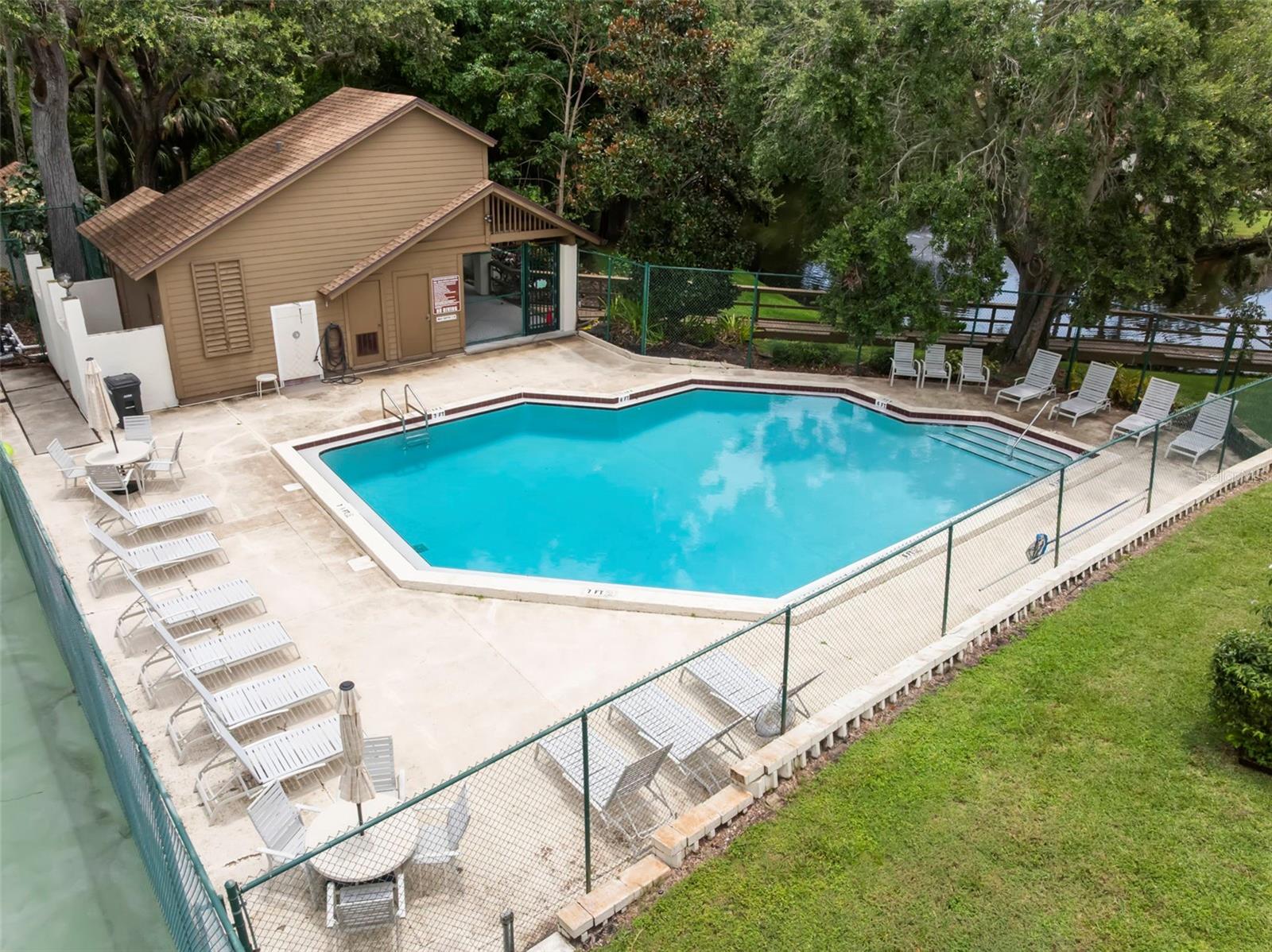 Image 36 of 74 For 1901 Bayshore Court