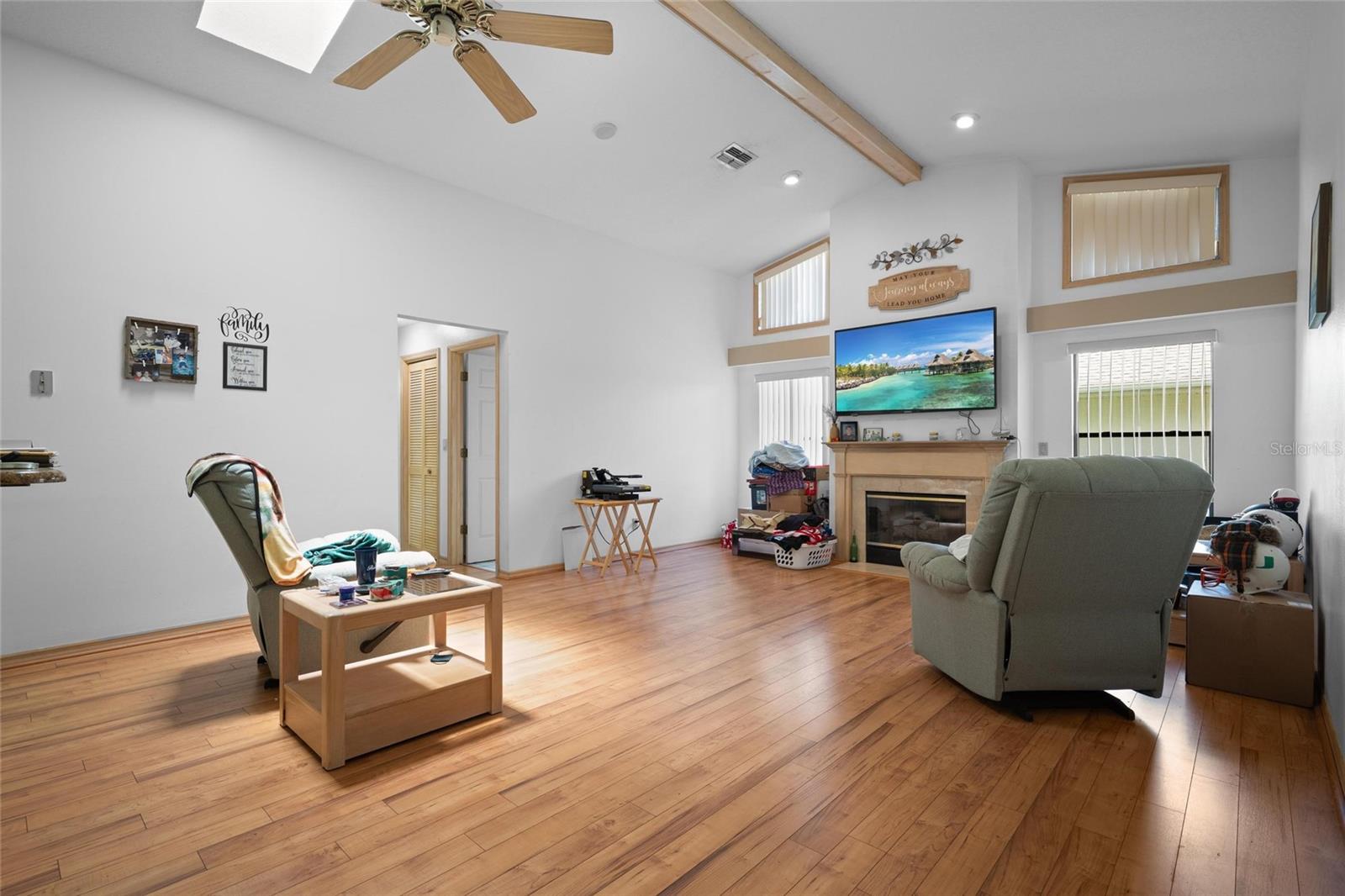 Image 7 of 24 For 10344 Henderson Street